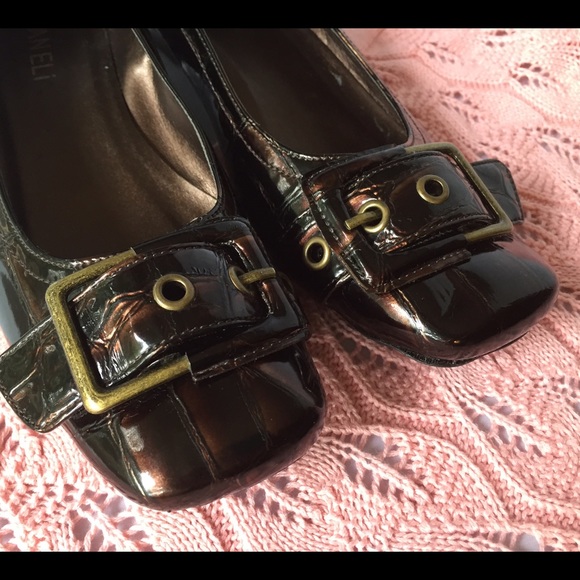 Flats / Low Wedge w/Buckle - Picture 3 of 4