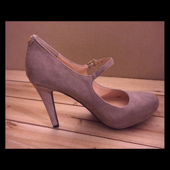 NEW - Guess Taupe Suede High Heels - SIZE 7.5