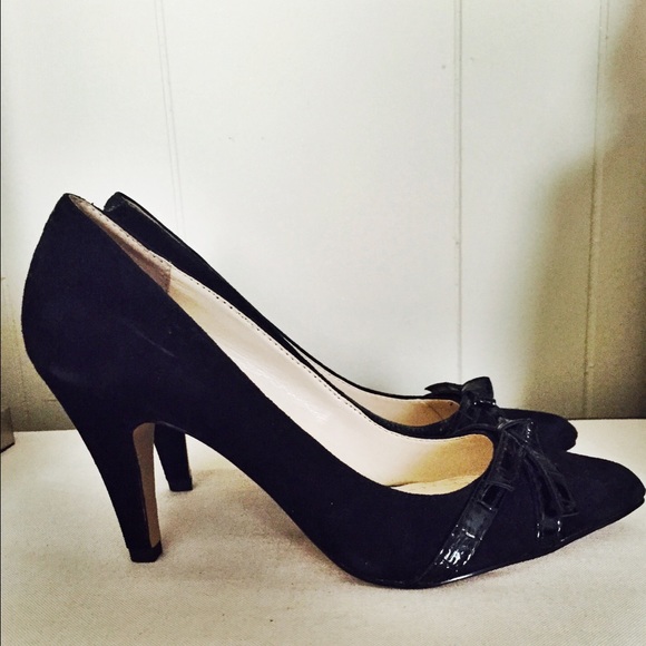 SALE Anne Klein Black Leather Heels - Picture 1 of 4