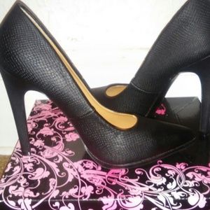 Like New ! Black 5" heels