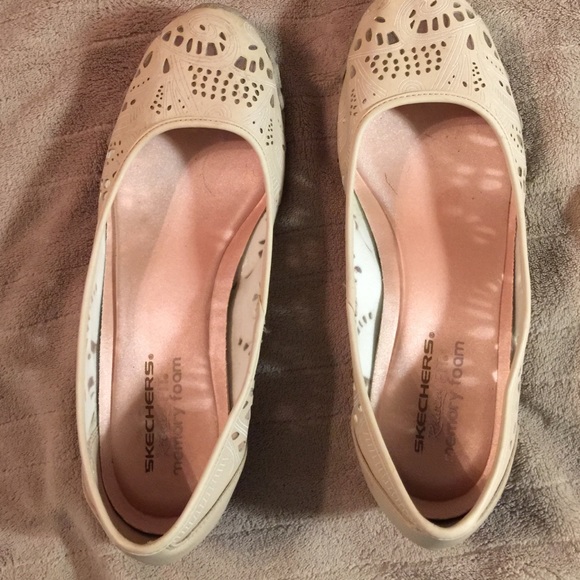 Sketchers off white flats