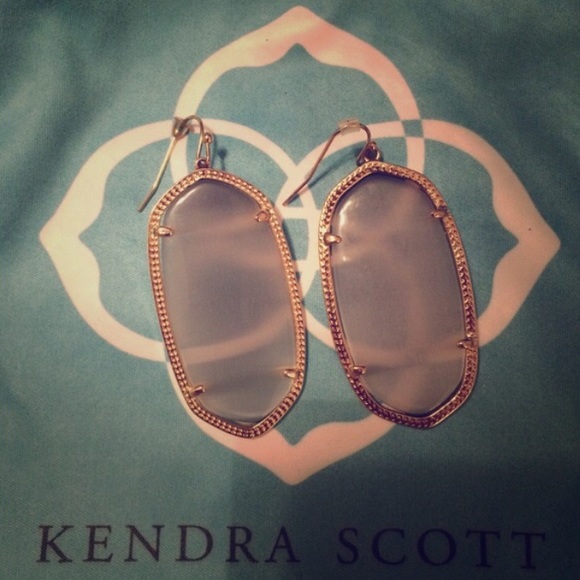 💎SOLD💎 Kendra Scott Danielle Slate Gray Earrings - Picture 4 of 4