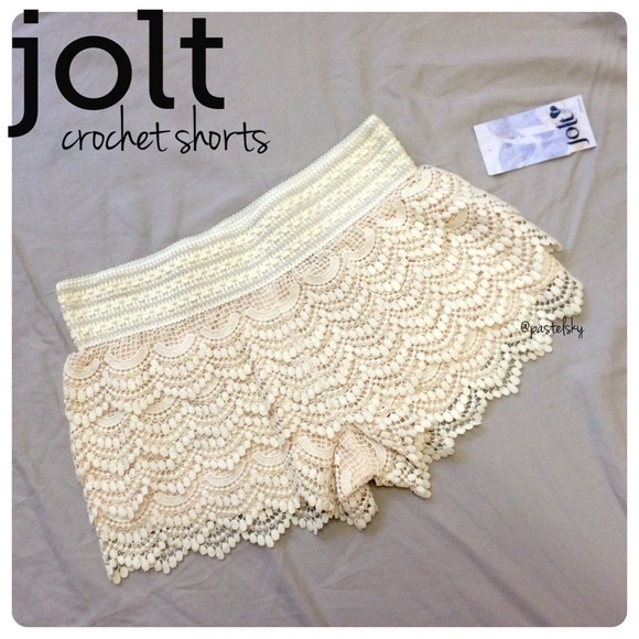 ❌BUNDLED❌ 🆕 JOLT layered crochet shorts - Picture 1 of 3