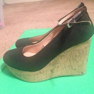 Black and cork wedges