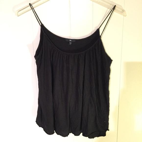 ⚠️CLEARANCE⚠️Gap Black Layered Top Small