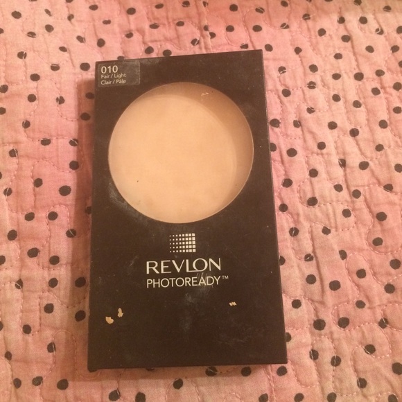 Revlon PhotoReady powder - Picture 1 of 3