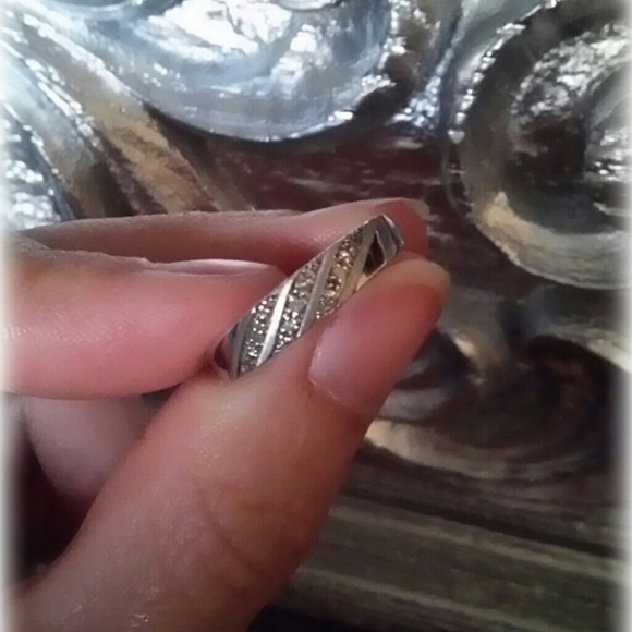 Platina 4 Engagement Ring (2)