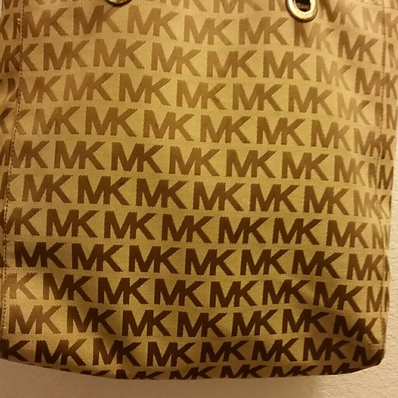 MK Purse - Picture 3 of 3