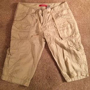 Union Bay tan cargo capris