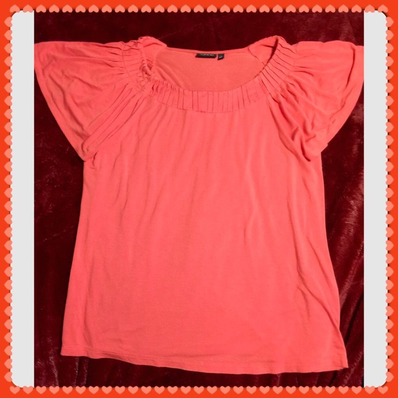 Cute coral top!