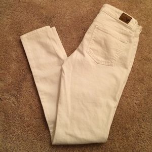 Hold!!! White American Eagle Skinny Jeans/Jeggings