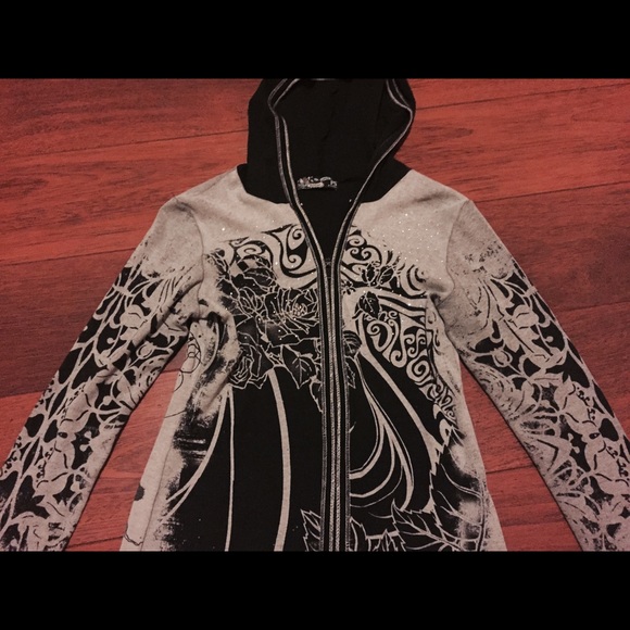 Black and gray sweater