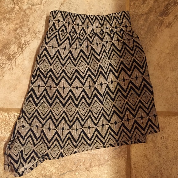 Forever 21 shorts - Picture 2 of 3