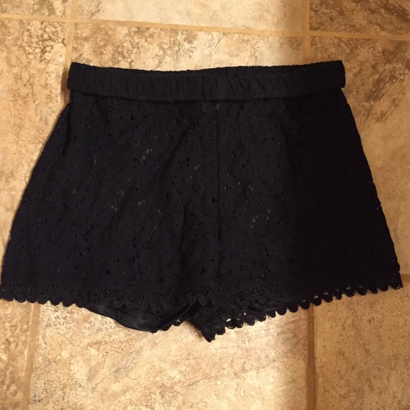 H&M black shorts - Picture 1 of 3
