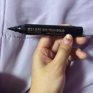 Black liquid eyeliner