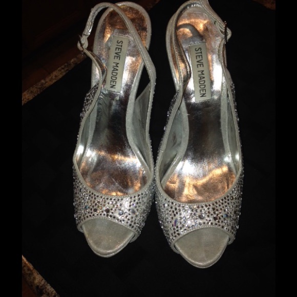 Steve Madden Rhinestone LYDDIAA pumps