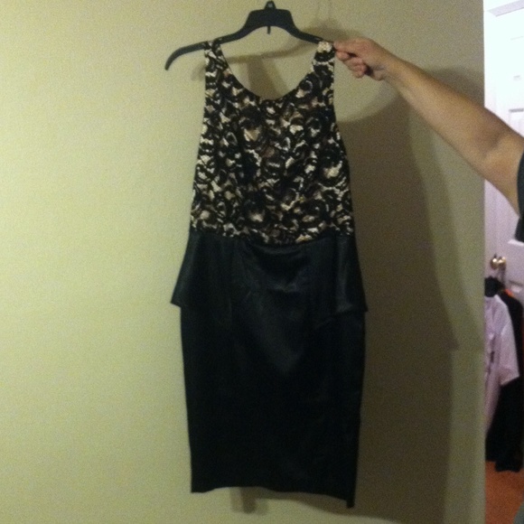 One by eight. 1st pic is the front.Never been worn
