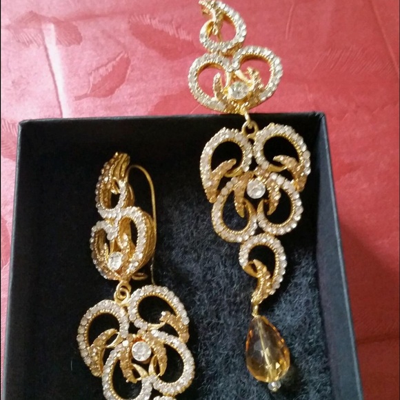 NWOT Chandelier earrings