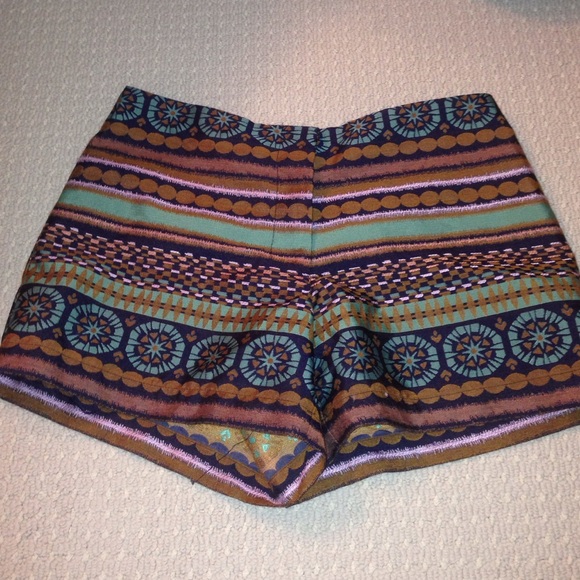 Patterned shorts size xs