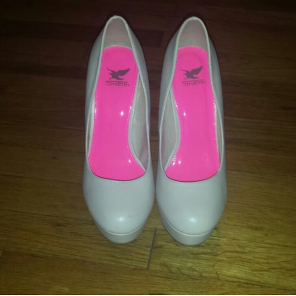 Nude Pumps
