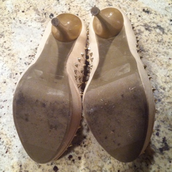 Golden spike nude pumps - Picture 4 of 4