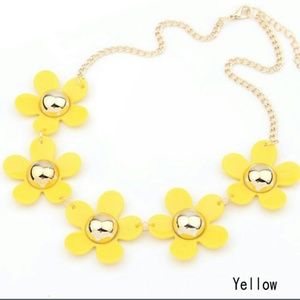 Sunshine Yellow flower Necklace. NEW.
