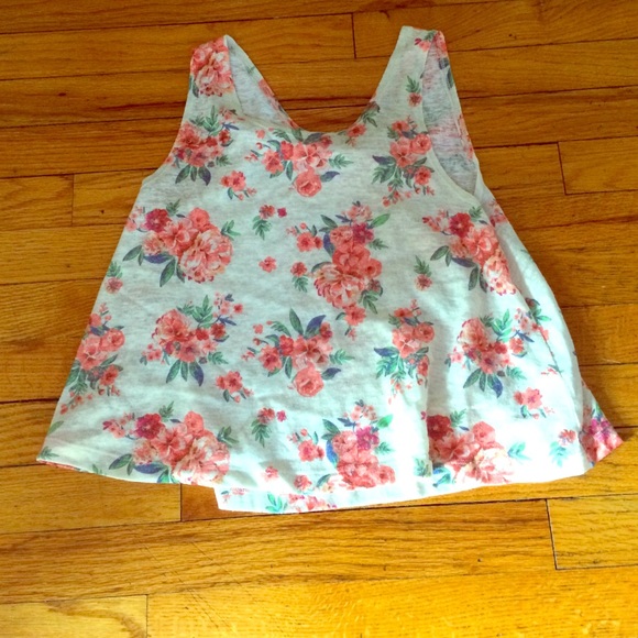 Flowing floral cropped tank top - Picture 1 of 1