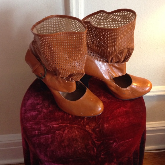 Super Cute Dark Tan Shoe Boot!!!