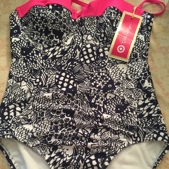 Lilly for target size M in upstream. NWT and liner