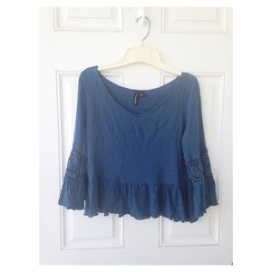 Blue Crop Top with Crochet Pattern & Flowy Hem