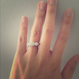 3 stone diamond engagement ring