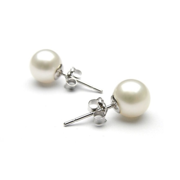 18Kt White Gold Plated 8mm Pearl Stud