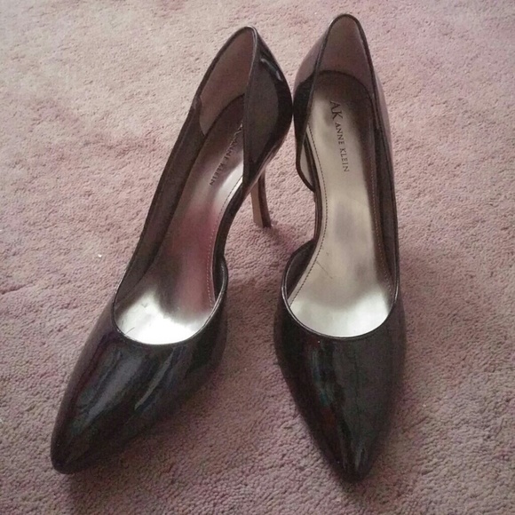 Ann Klein Patent pumps