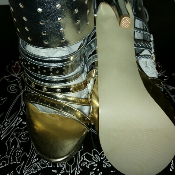 Heels - Picture 4 of 4