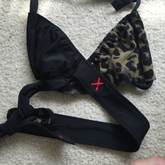 X-wear designs sports bra top