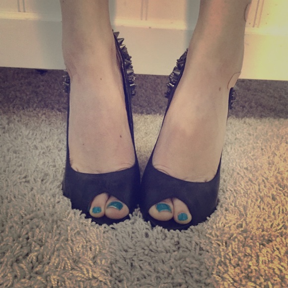 Sam Edelman Lorissa Black Leather Studded Heels