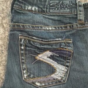 Gorgeous pair of Silver brand jeans.