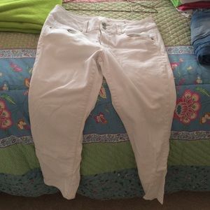 White American Eagle Capris