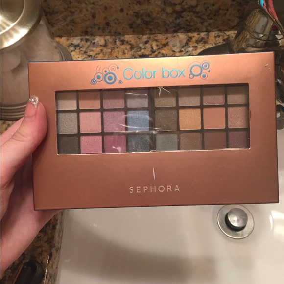 Brand new in box NEVER OPENED Sephora color box