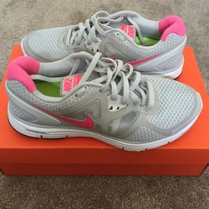 NEW Nike Lunarglide 3
