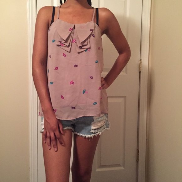 ❗️SOLD❗️Cute Summer Top 😍😍 - Picture 3 of 4