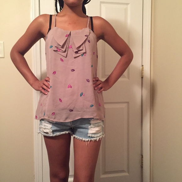 ❗️SOLD❗️Cute Summer Top 😍😍 - Picture 4 of 4