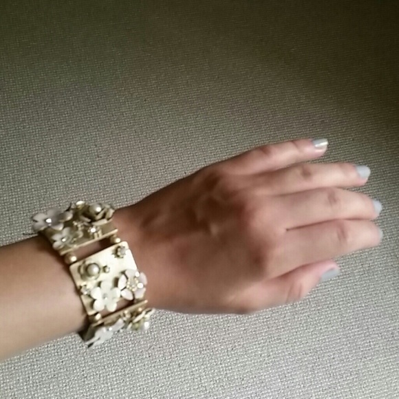 Gold flower bracelet