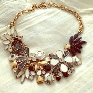 Banana republic statement necklace