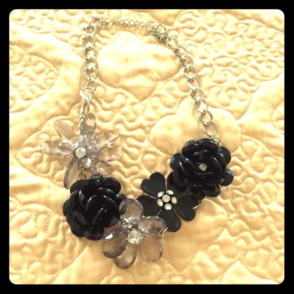 💖Floral Statement Necklace!💖