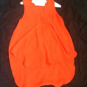 Orange hi-low shirt.
