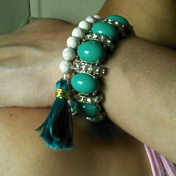 Beaded tassle bracelet - Picture 2 of 2