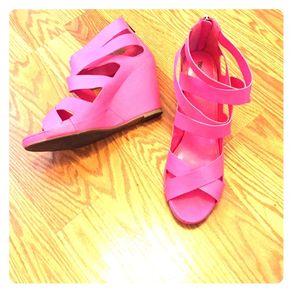 To die for fuschia wedges!!