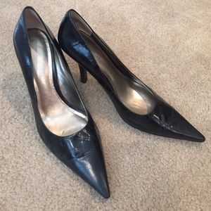 Pointy toe pumps