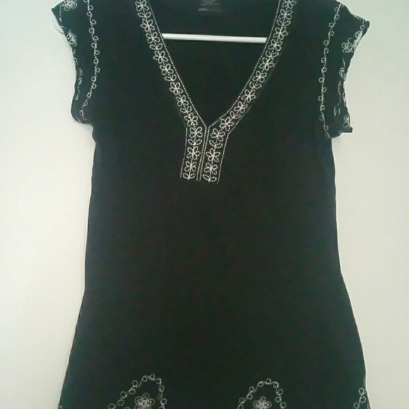 Black cotton top with white trim - Picture 1 of 1